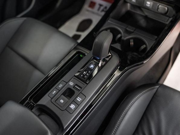 Toyota Prius V (XW60) с пробегом 2023 года, цена 4 360 000 рублей, 13255 км, лифтбек, Автокод Объявления