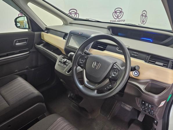 Honda Freed II с пробегом 2017 года, цена 1 496 000 рублей, 40384 км, компактвэн, Автокод Объявления