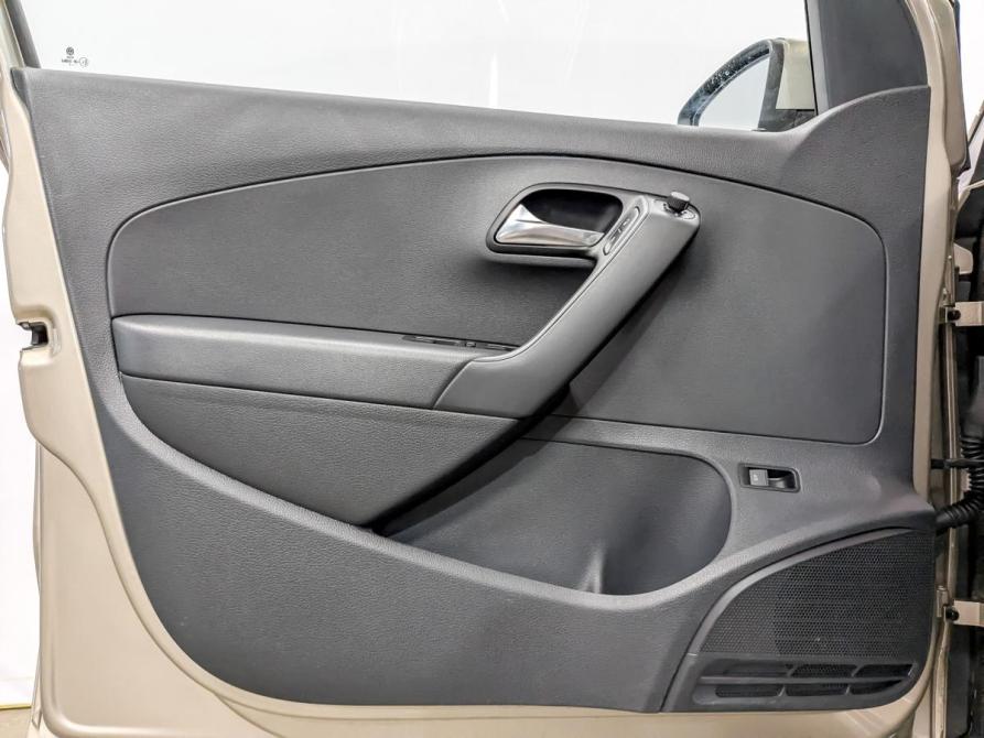 Volkswagen Polo V Рестайлинг Санкт-Петербург  - изображение 19
