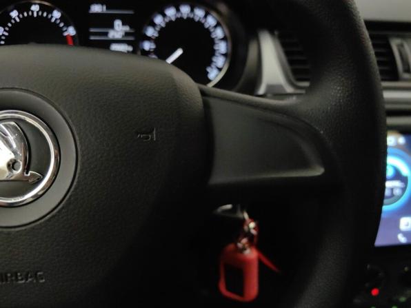 Skoda Rapid I с пробегом 2017 года, цена 999 000 рублей, 140355 км, лифтбек, Автокод Объявления