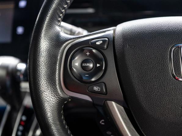 Honda Stepwgn V с пробегом 2015 года, цена 1 650 000 рублей, 136756 км, минивэн, Автокод Объявления
