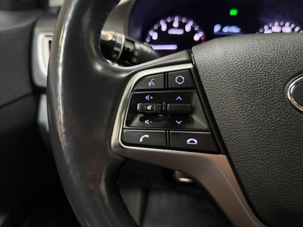 Hyundai Solaris II с пробегом 2019 года, цена 1 495 000 рублей, 131557 км, седан, Автокод Объявления