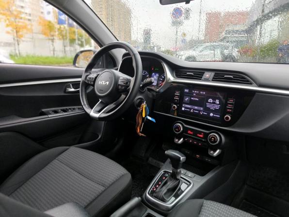 Kia Rio IV Рестайлинг с пробегом 2022 года, цена 1 350 000 рублей, 90975 км, седан, Автокод Объявления