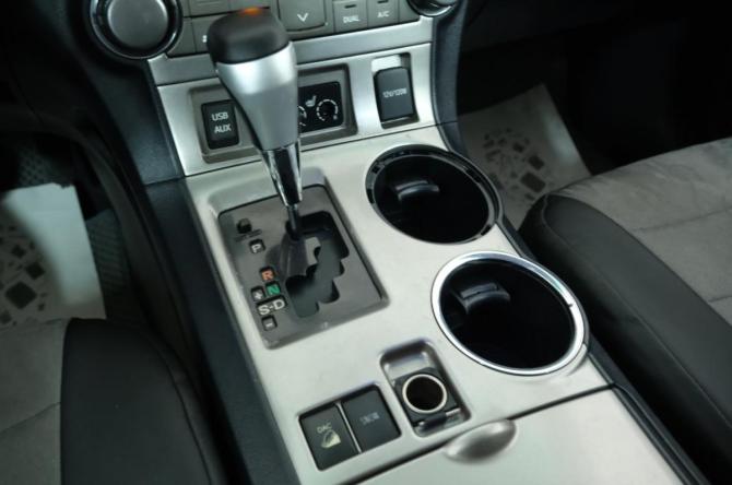 Toyota Highlander II (XU40) Рестайлинг с пробегом 2012 года, цена 1 789 000 рублей, 315000 км, внедорожник, Автокод Объявления
