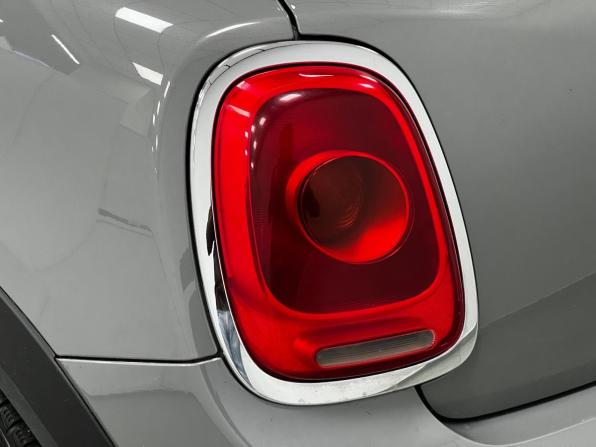 Mini Hatch III (F55/F56) с пробегом 2018 года, цена 1 120 000 рублей, 176000 км, хэтчбек, Автокод Объявления