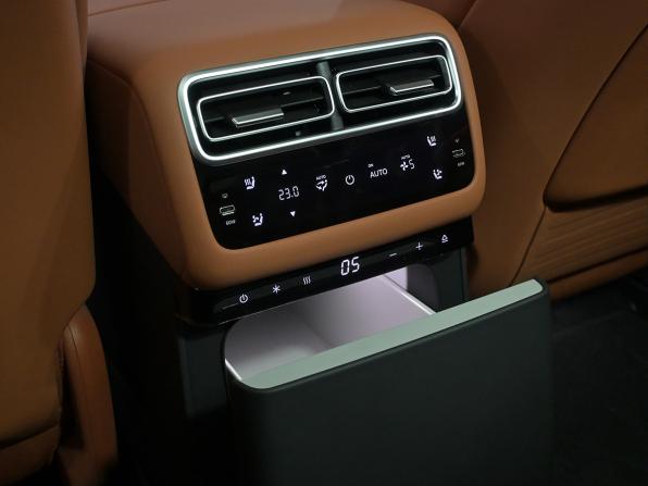 Li Auto (Lixiang) L7 I Рестайлинг с пробегом 2024 года, цена 6 735 000 рублей, 39100 км, внедорожник, Автокод Объявления