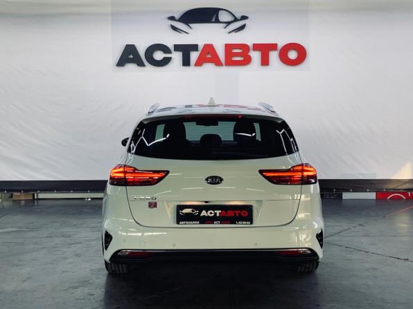 Kia Ceed III с пробегом 2018 года, цена 1 800 000 рублей, 130722 км, универсал, Автокод Объявления