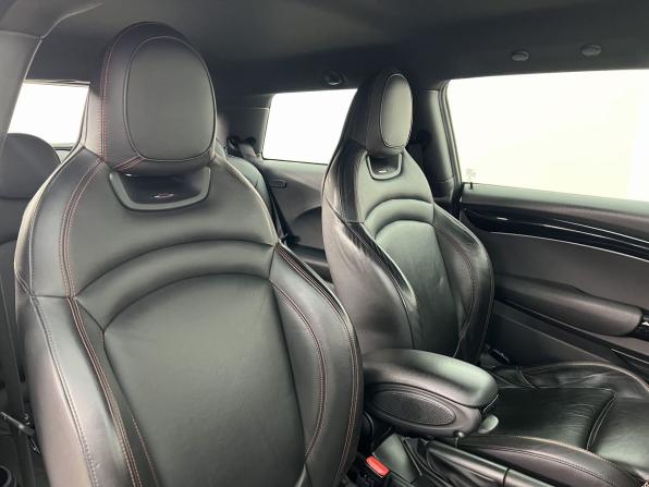 Mini Hatch III (F55/F56) Рестайлинг 2 с пробегом 2021 года, цена 2 750 000 рублей, 129600 км, хэтчбек, Автокод Объявления