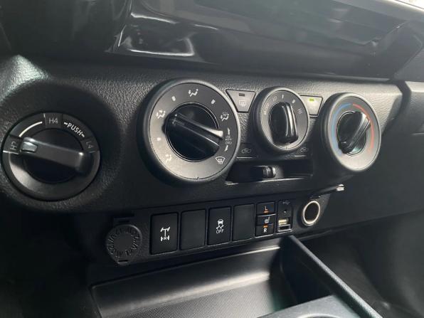 Toyota Hilux VIII с пробегом 2017 года, цена 2 839 000 рублей, 330385 км, offers.body_type.unknown, Автокод Объявления