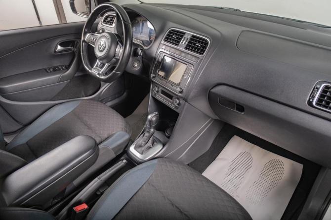 Volkswagen Polo V Рестайлинг с пробегом 2019 года, цена 1 249 000 рублей, 133994 км, седан, Автокод Объявления