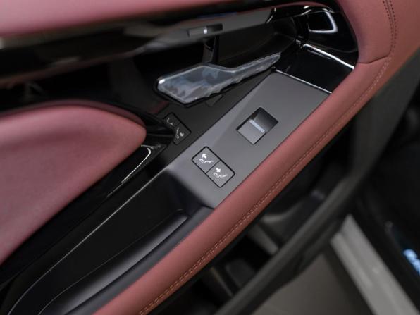 Land Rover Range Rover Evoque II Рестайлинг с пробегом 2025 года, цена 5 650 000 рублей, 50 км, внедорожник, Автокод Объявления