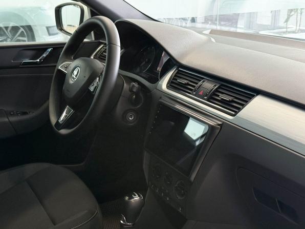 Skoda Rapid I с пробегом 2015 года, цена 1 297 000 рублей, 93544 км, лифтбек, Автокод Объявления