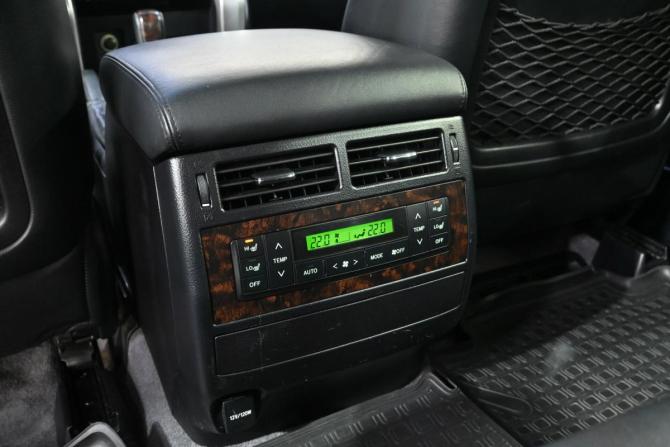 Toyota Land Cruiser 200 Series Рестайлинг 1 с пробегом 2015 года, цена 6 749 990 рублей, 44000 км, внедорожник, Автокод Объявления