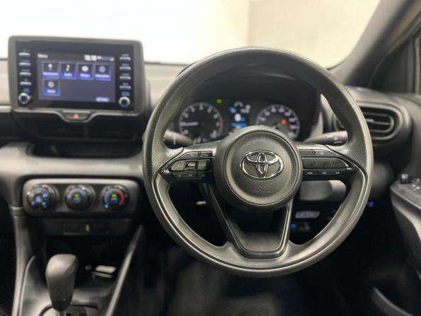 Toyota Yaris IV с пробегом 2020 года, цена 1 200 000 рублей, 80856 км, хэтчбек, Автокод Объявления