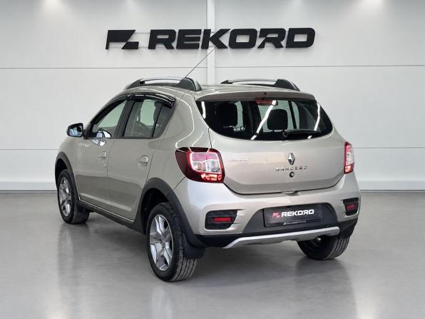 Renault Sandero II Рестайлинг с пробегом 2018 года, цена 1 120 000 рублей, 153000 км, хэтчбек, Автокод Объявления