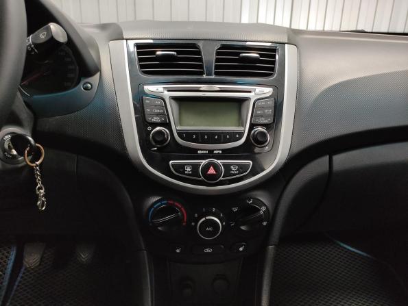 Hyundai Solaris I с пробегом 2012 года, цена 650 000 рублей, 155000 км, седан, Автокод Объявления
