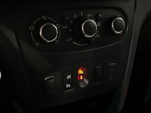 Renault Sandero II Рестайлинг с пробегом 2021 года, цена 1 079 000 рублей, 98508 км, хэтчбек, Автокод Объявления