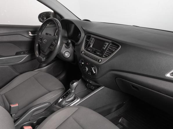 Hyundai Solaris II с пробегом 2017 года, цена 1 395 000 рублей, 80521 км, седан, Автокод Объявления