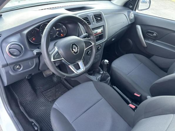 Renault Logan II Рестайлинг с пробегом 2019 года, цена 756 231 рубль, 210655 км, седан, Автокод Объявления