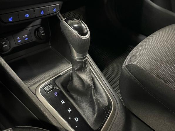 Hyundai Solaris II с пробегом 2018 года, цена 1 330 000 рублей, 128786 км, седан, Автокод Объявления