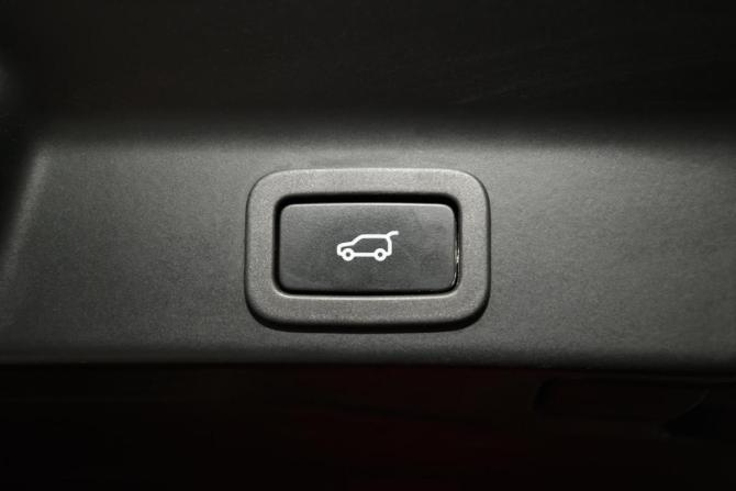 Jaguar F-Pace I с пробегом 2019 года, цена 2 980 000 рублей, 70610 км, внедорожник, Автокод Объявления