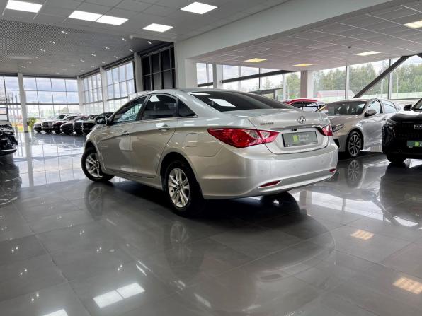 Hyundai Sonata VI (YF) с пробегом 2011 года, цена 945 000 рублей, 267025 км, седан, Автокод Объявления