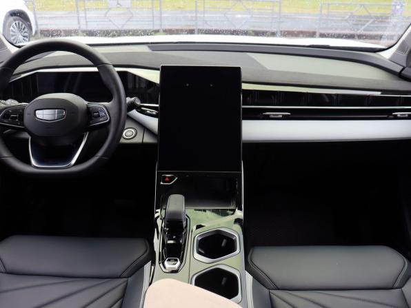 Geely Atlas II с пробегом 2025 года, цена 2 750 000 рублей, 604 км, внедорожник, Автокод Объявления