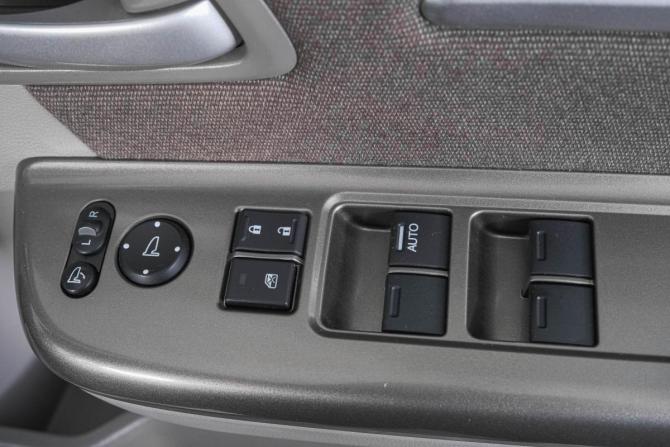 Honda Stepwgn V с пробегом 2016 года, цена 1 979 000 рублей, 73000 км, минивэн, Автокод Объявления