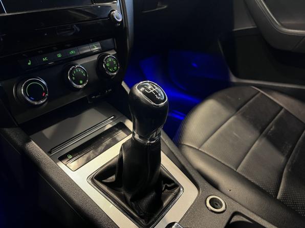 Skoda Octavia III (A7) с пробегом 2013 года, цена 880 000 рублей, 350915 км, лифтбек, Автокод Объявления