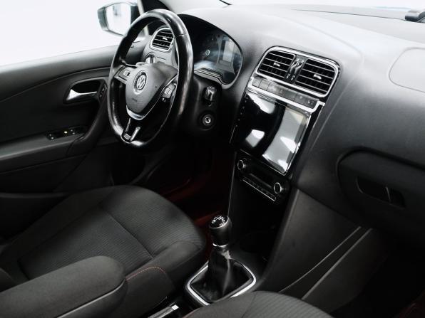 Volkswagen Polo V Рестайлинг с пробегом 2017 года, цена 728 000 рублей, 274558 км, седан, Автокод Объявления