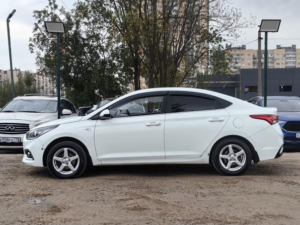 Hyundai Solaris II с пробегом 2018 года, цена 879 000 рублей, 236338 км, седан, Автокод Объявления