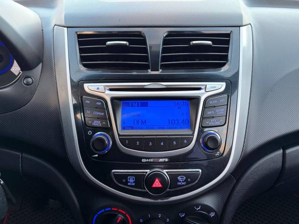 Hyundai Solaris I с пробегом 2013 года, цена 595 000 рублей, 186000 км, седан, Автокод Объявления