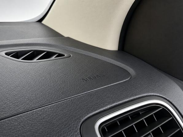Volkswagen Polo V Рестайлинг с пробегом 2018 года, цена 1 369 000 рублей, 115100 км, седан, Автокод Объявления