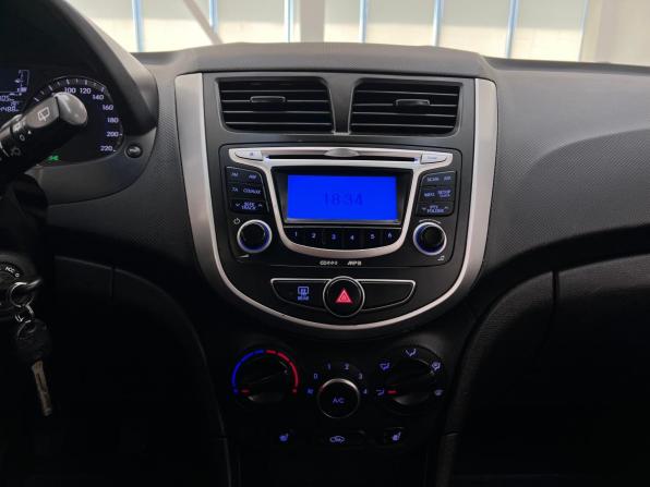 Hyundai Solaris I Рестайлинг с пробегом 2016 года, цена 899 000 рублей, 184489 км, хэтчбек, Автокод Объявления