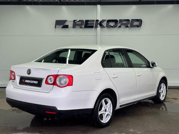 Volkswagen Jetta V с пробегом 2010 года, цена 889 000 рублей, 107935 км, седан, Автокод Объявления