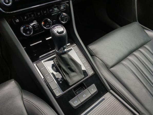 Skoda Superb III с пробегом 2018 года, цена 1 999 000 рублей, 221290 км, лифтбек, Автокод Объявления