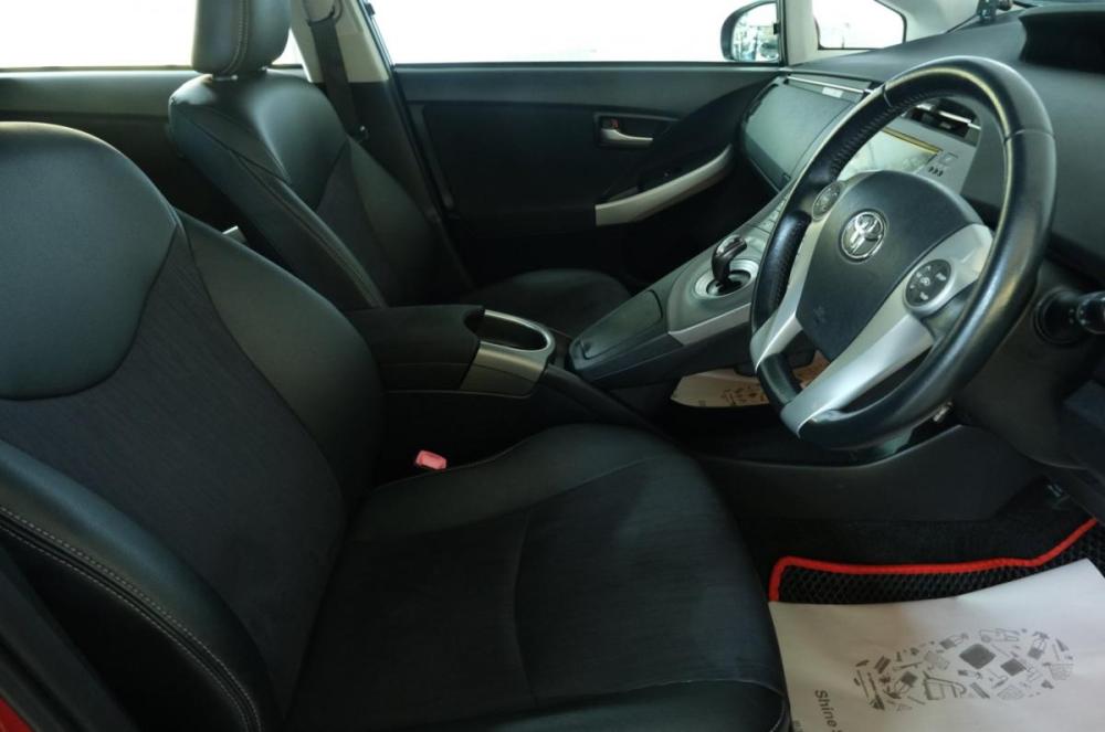 Toyota Prius III Рестайлинг (XW30) Омск  - изображение 8