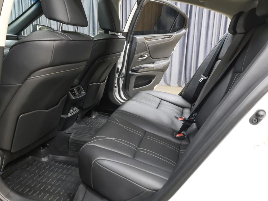 Lexus ES VII Москва  - изображение 12