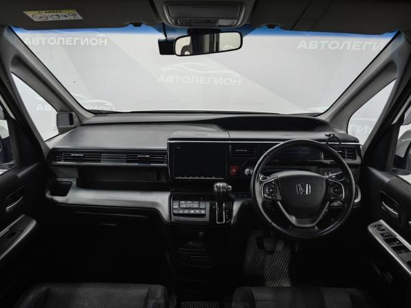 Honda Stepwgn V Рестайлинг с пробегом 2019 года, цена 2 499 000 рублей, 163972 км, минивэн, Автокод Объявления