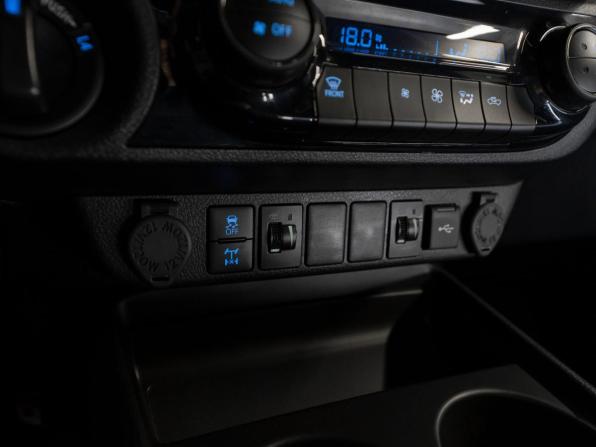 Toyota Hilux VIII Рестайлинг 2 с пробегом 2025 года, цена 7 750 000 рублей, 34 км, пикап, Автокод Объявления