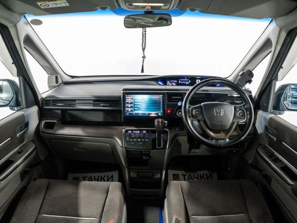 Honda Stepwgn V с пробегом 2015 года, цена 1 730 000 рублей, 127705 км, минивэн, Автокод Объявления