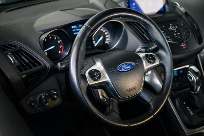 Ford Kuga II с пробегом 2016 года, цена 1 600 000 рублей, 96000 км, внедорожник, Автокод Объявления