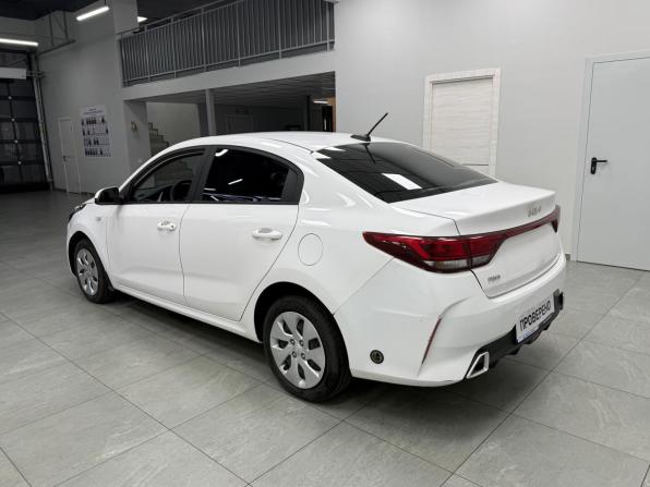 Kia Rio IV Рестайлинг с пробегом 2022 года, цена 1 280 000 рублей, 134782 км, седан, Автокод Объявления
