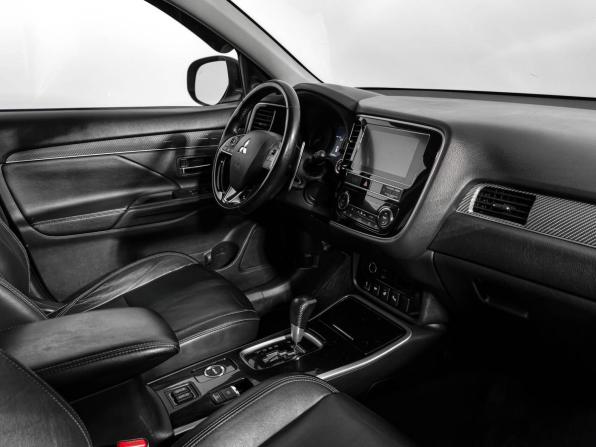 Mitsubishi Outlander III Рестайлинг 3 с пробегом 2018 года, цена 1 840 000 рублей, 173264 км, внедорожник, Автокод Объявления