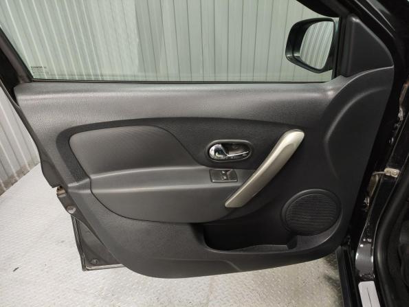 Renault Logan II Рестайлинг с пробегом 2021 года, цена 1 320 000 рублей, 33192 км, седан, Автокод Объявления