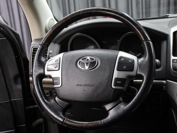 Toyota Land Cruiser 200 Series Рестайлинг 1 с пробегом 2012 года, цена 3 598 000 рублей, 260988 км, внедорожник, Автокод Объявления