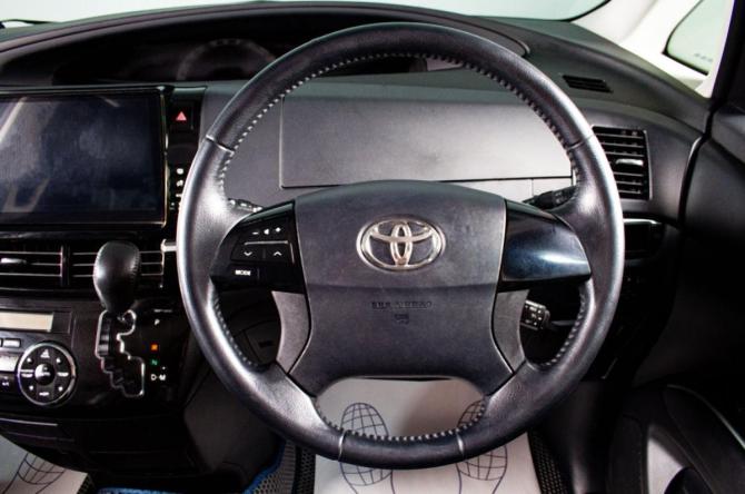 Toyota Estima III с пробегом 2014 года, цена 2 349 000 рублей, 194000 км, минивэн, Автокод Объявления