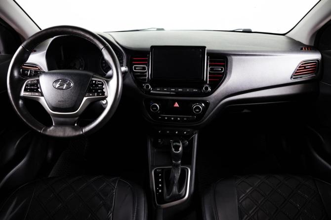 Hyundai Solaris II с пробегом 2021 года, цена 1 649 000 рублей, 131000 км, седан, Автокод Объявления