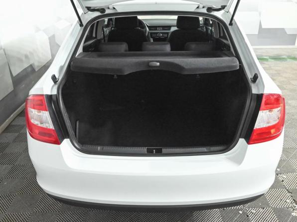 Skoda Rapid I с пробегом 2016 года, цена 990 000 рублей, 153419 км, лифтбек, Автокод Объявления