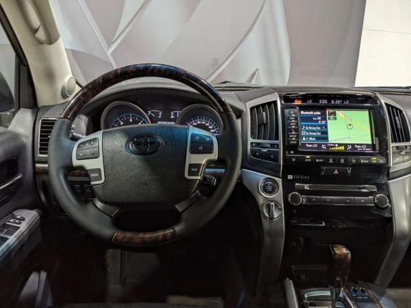 Toyota Land Cruiser 200 Series Рестайлинг 1 с пробегом 2012 года, цена 2 995 000 рублей, 220186 км, внедорожник, Автокод Объявления